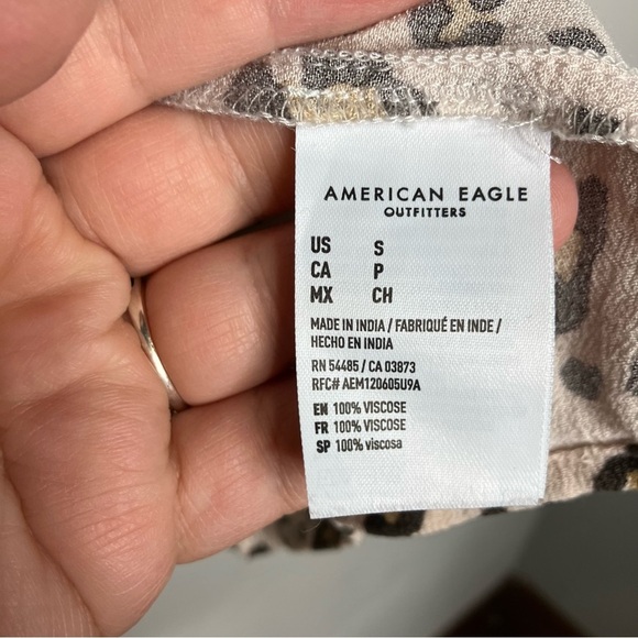American Eagle animal print blouse elastic neckline women’s size small - Picture 4 of 6